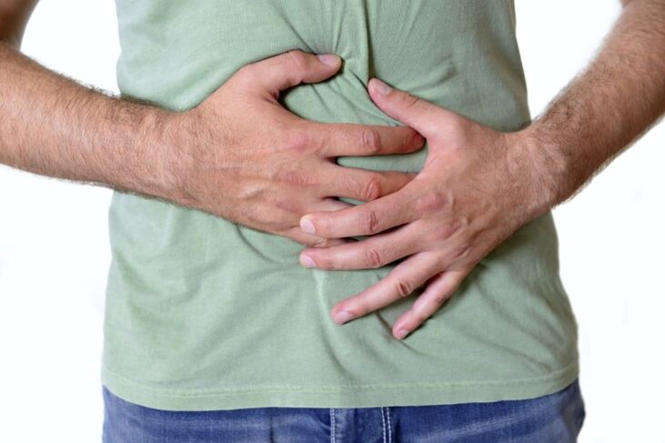 Schmerzen und Schwellungen Symptome der Anwesenheit von Würmern im Darm. 
