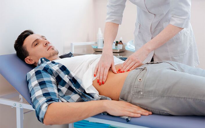 Der Patient bei der Untersuchung des Arztes